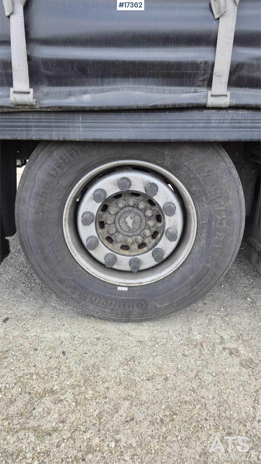 Schmitz Cargobull Semi-trailer med Gardinsider