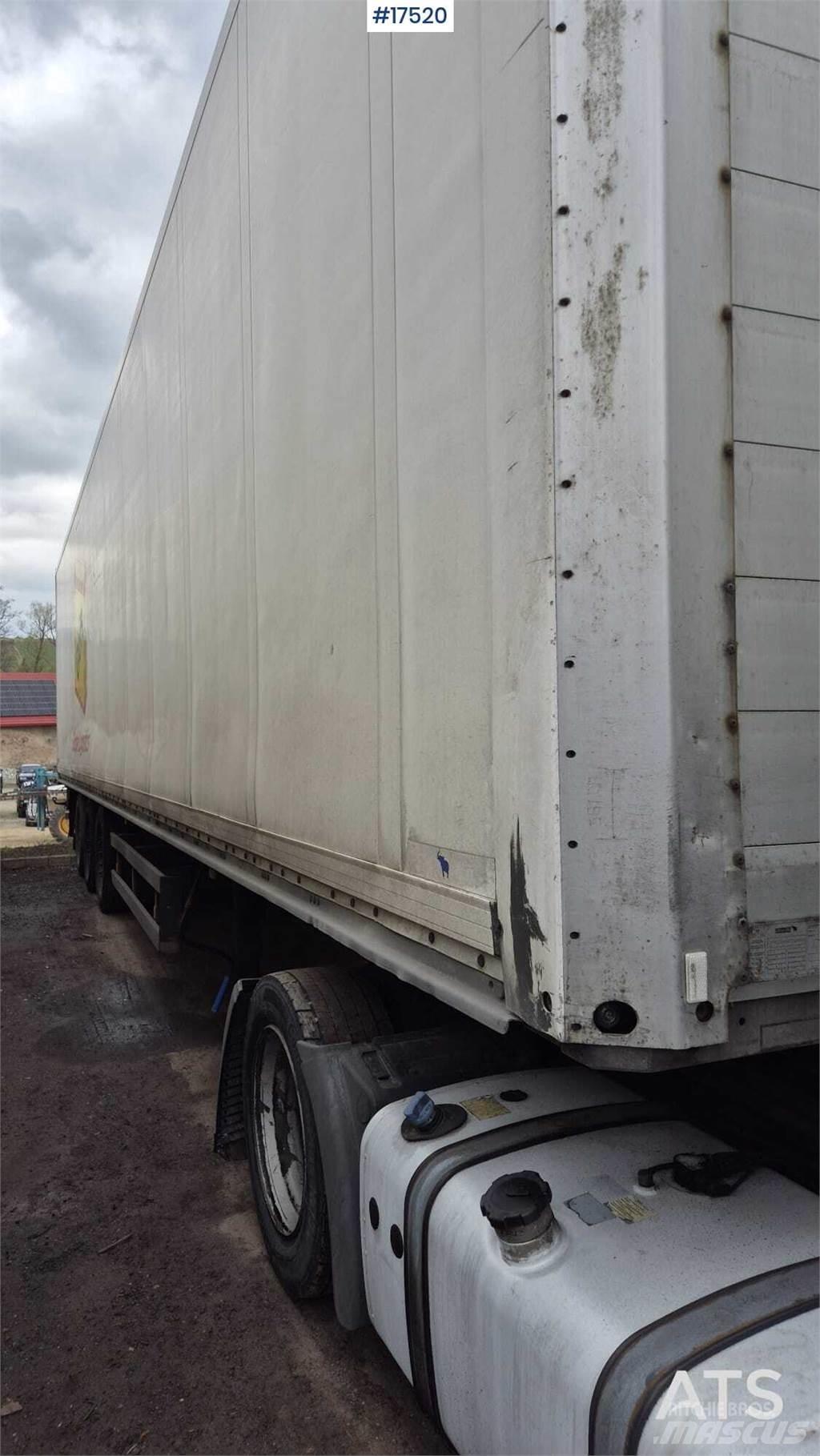 Schmitz SKO 24 Semi-trailer med Gardinsider