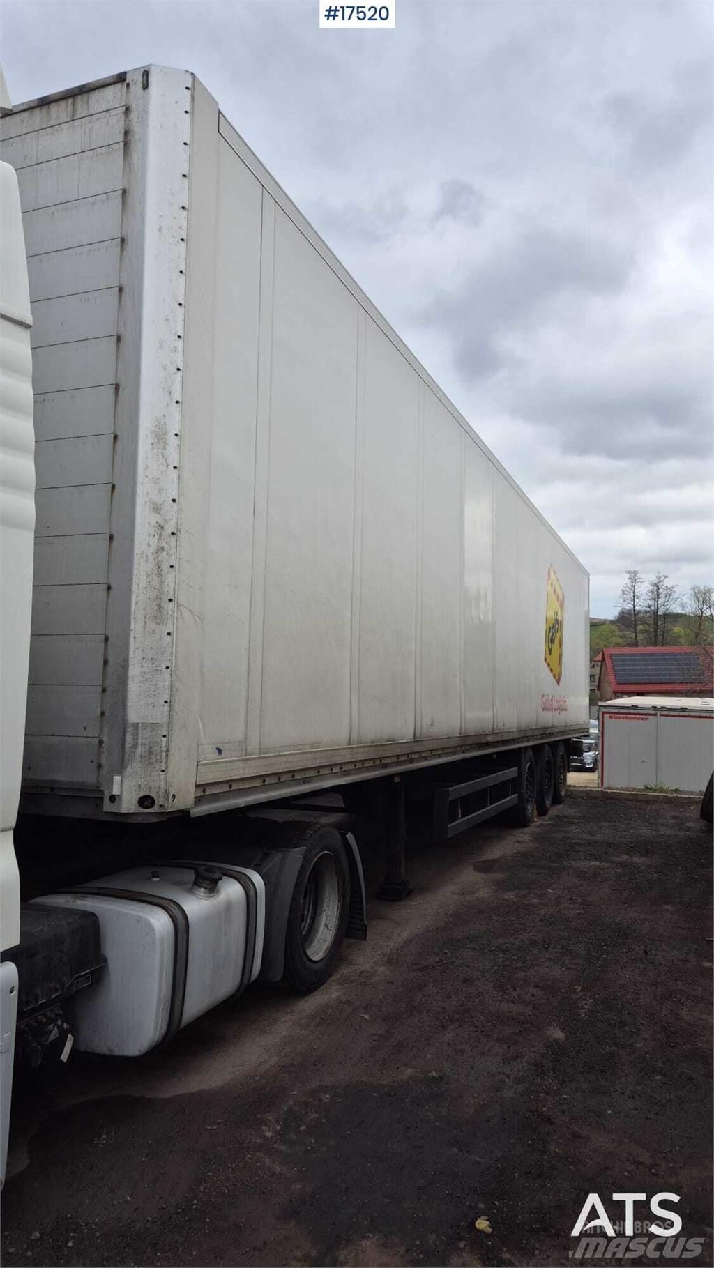 Schmitz SKO 24 Semi-trailer med Gardinsider