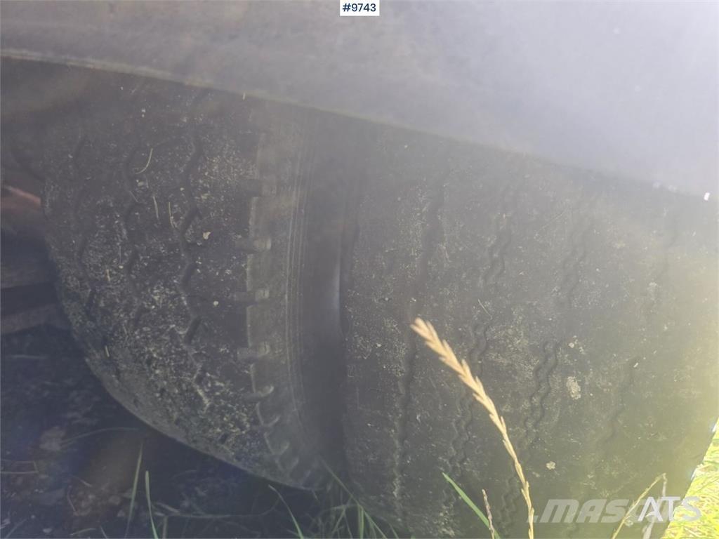 Ekeri L-3 Semi-trailer med fast kasse