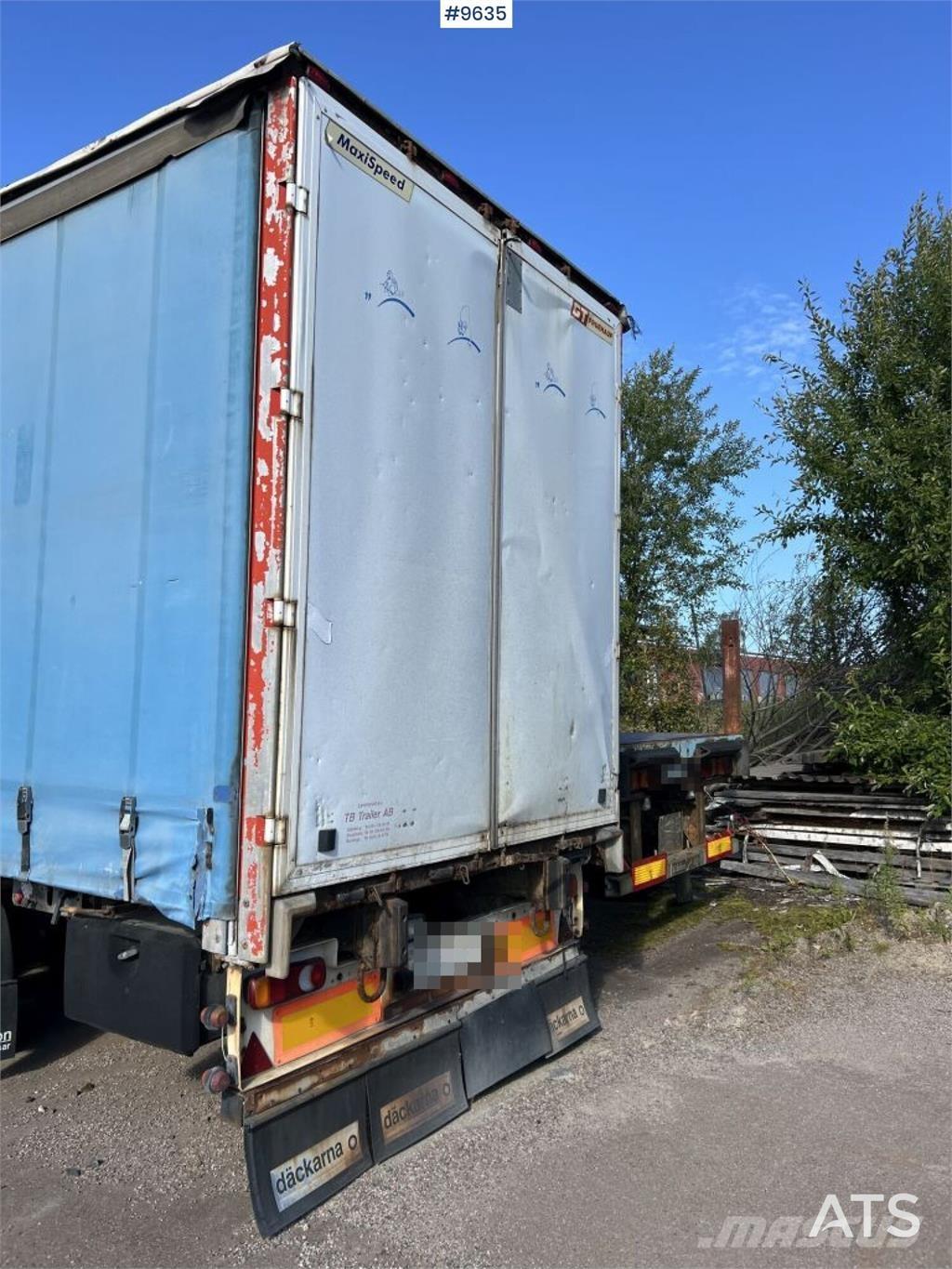 Fruehauf SS136/P3S Semi-trailer med Gardinsider