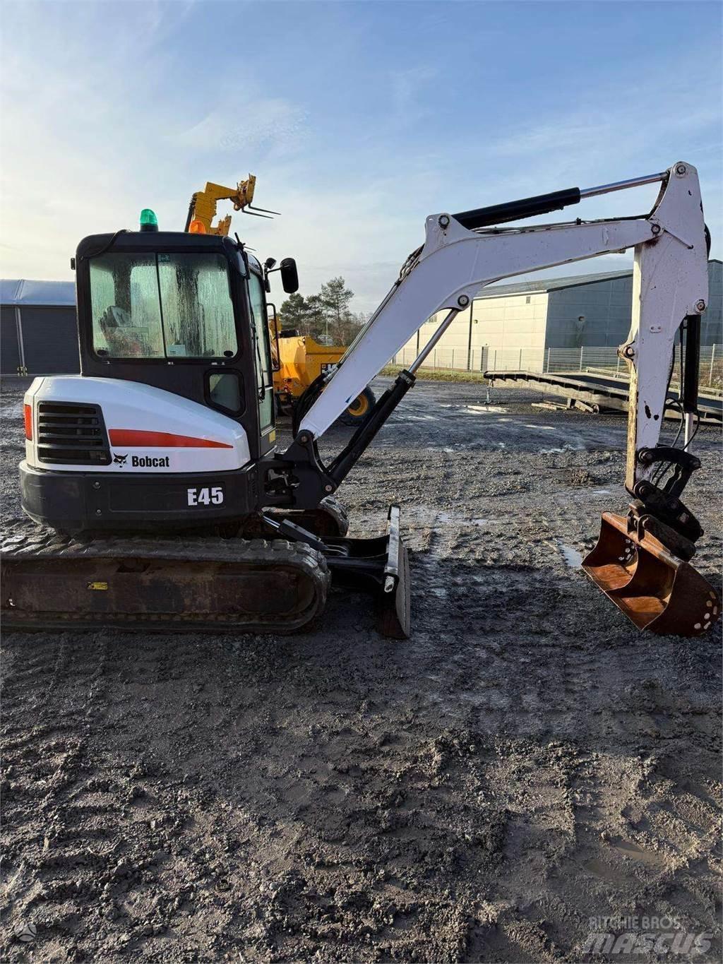 Bobcat E45 Gravemaskiner på larvebånd