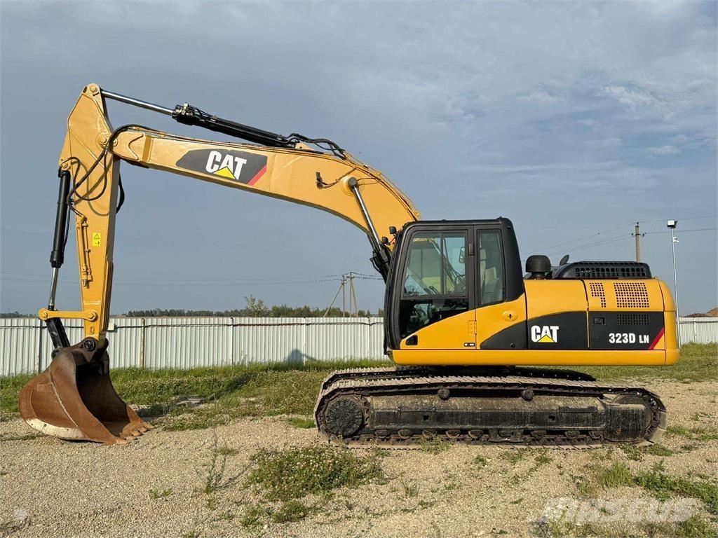 CAT 323 D Gravemaskiner på larvebånd