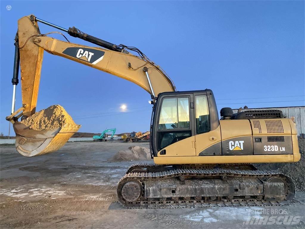 CAT 323 DLN Gravemaskiner på larvebånd