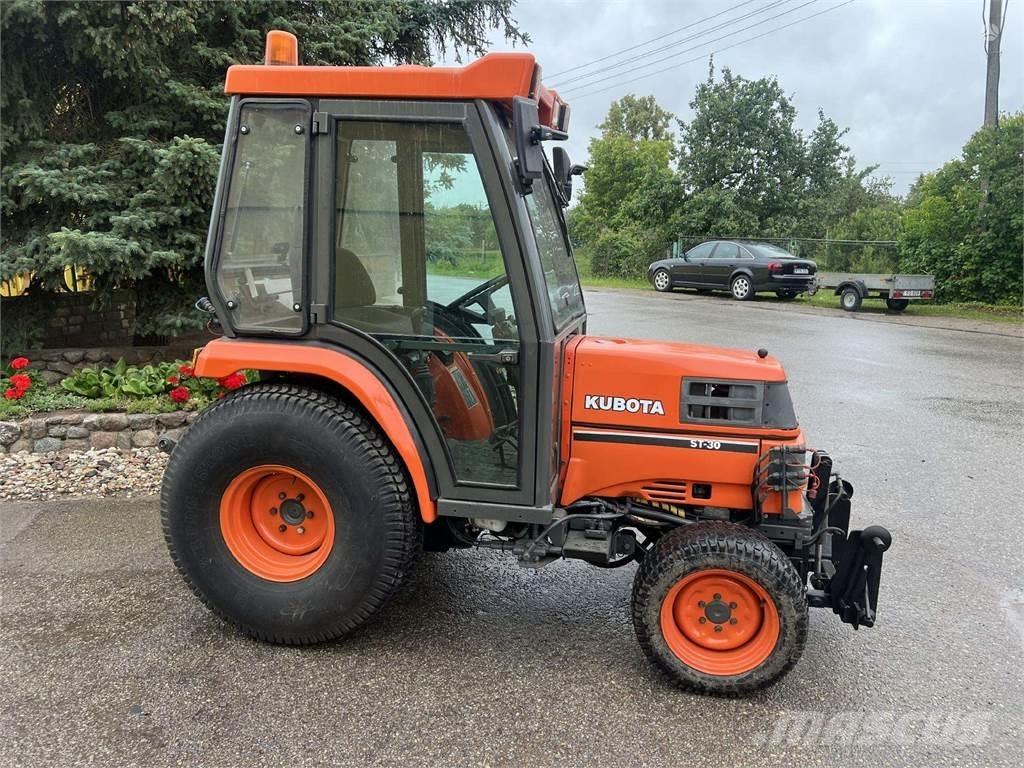 Kubota ST-30 Traktorer