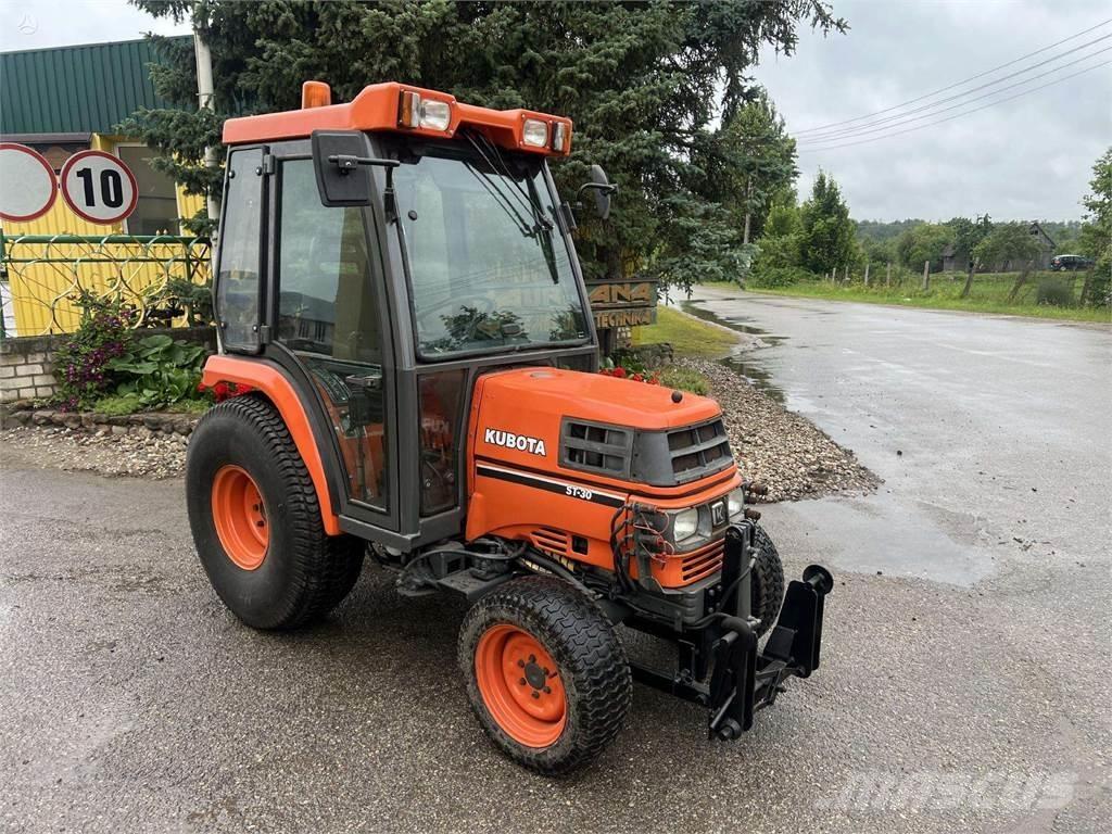 Kubota ST-30 Traktorer