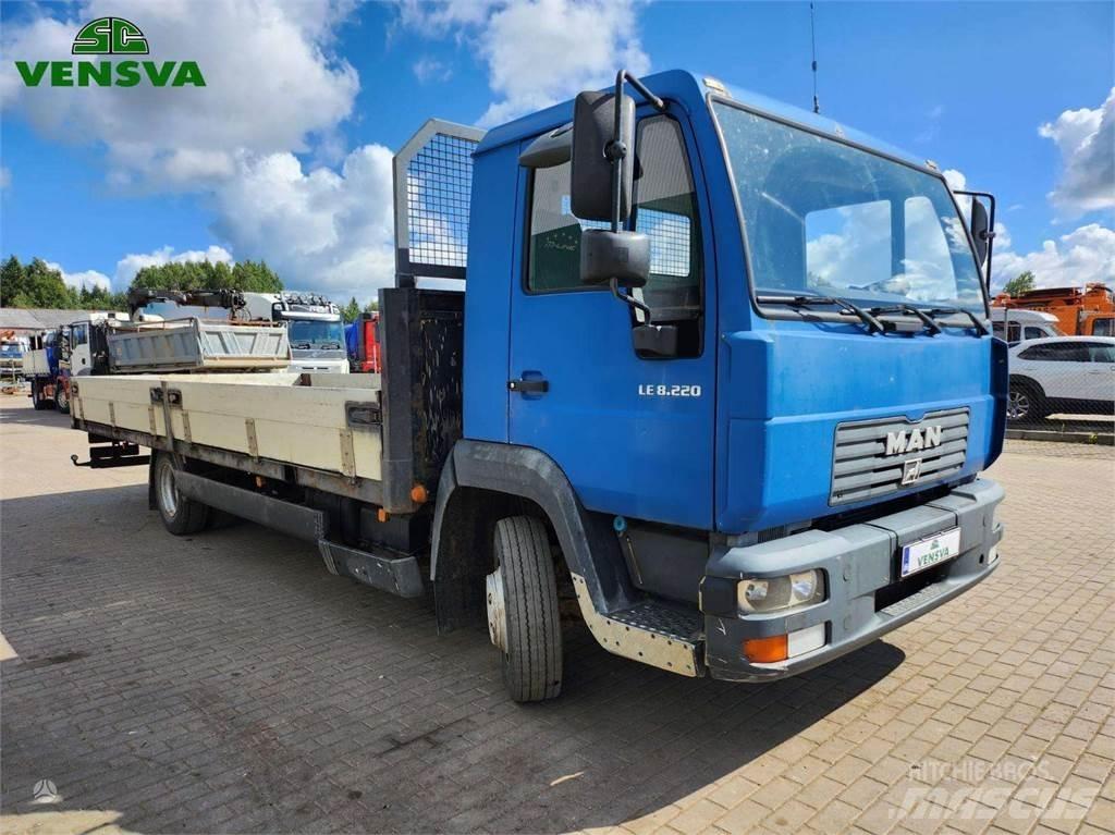 MAN LE 8.220 Lastbil med lad/Flatbed