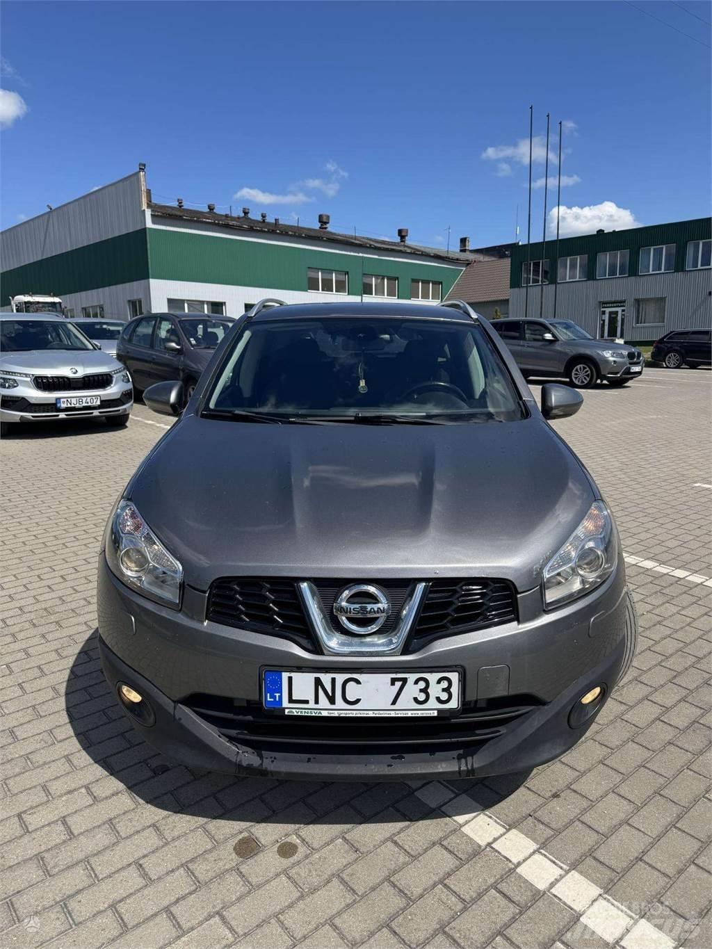 Nissan  Biler