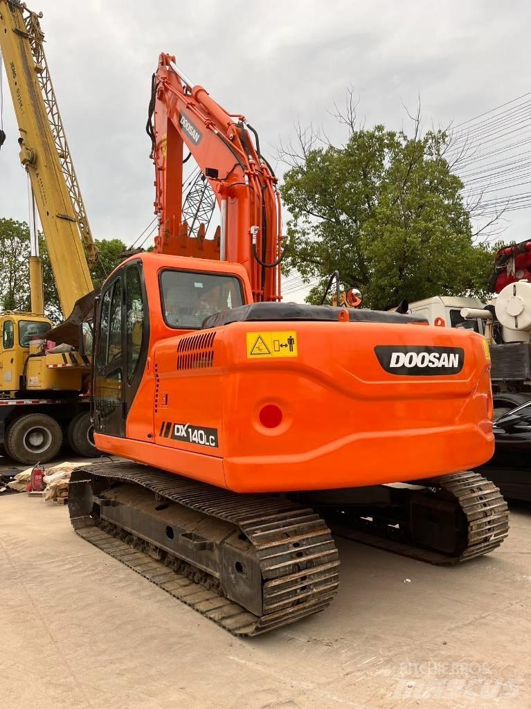 Doosan DX 140 LC Gravemaskiner på larvebånd