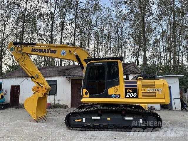 Komatsu PC200-8 Gravemaskiner på larvebånd