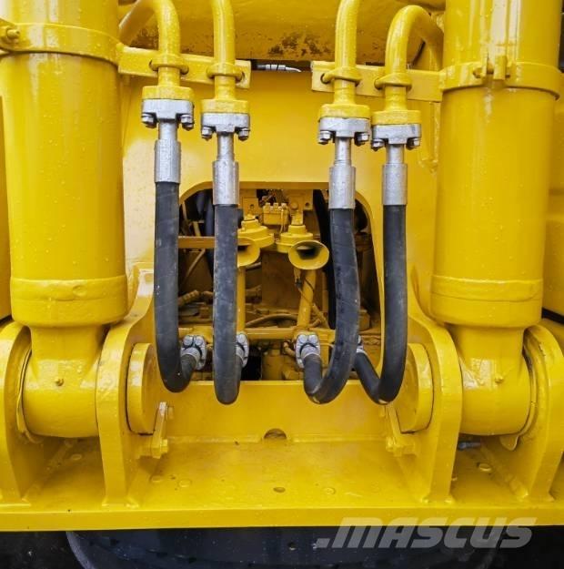 Komatsu PC220-8 Gravemaskiner på larvebånd