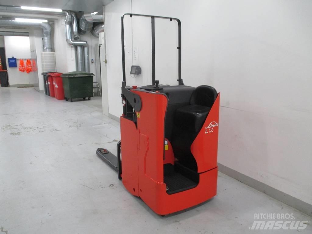 Linde L12LS Selvkørende stablere