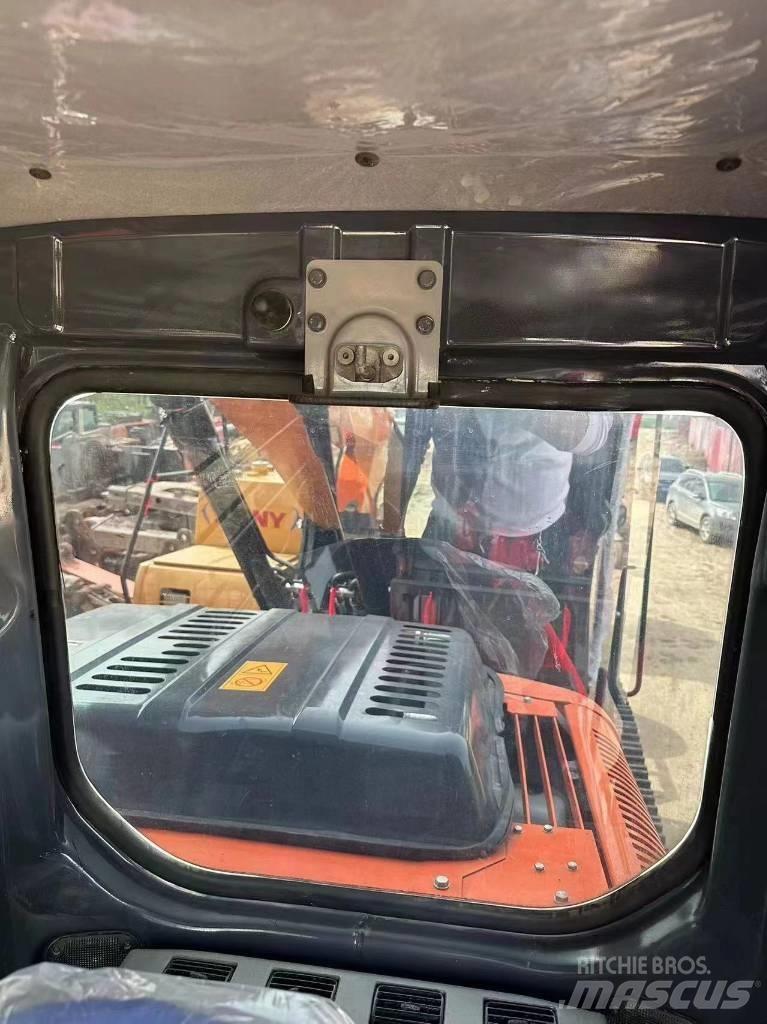 Hitachi 130 Gravemaskiner på larvebånd