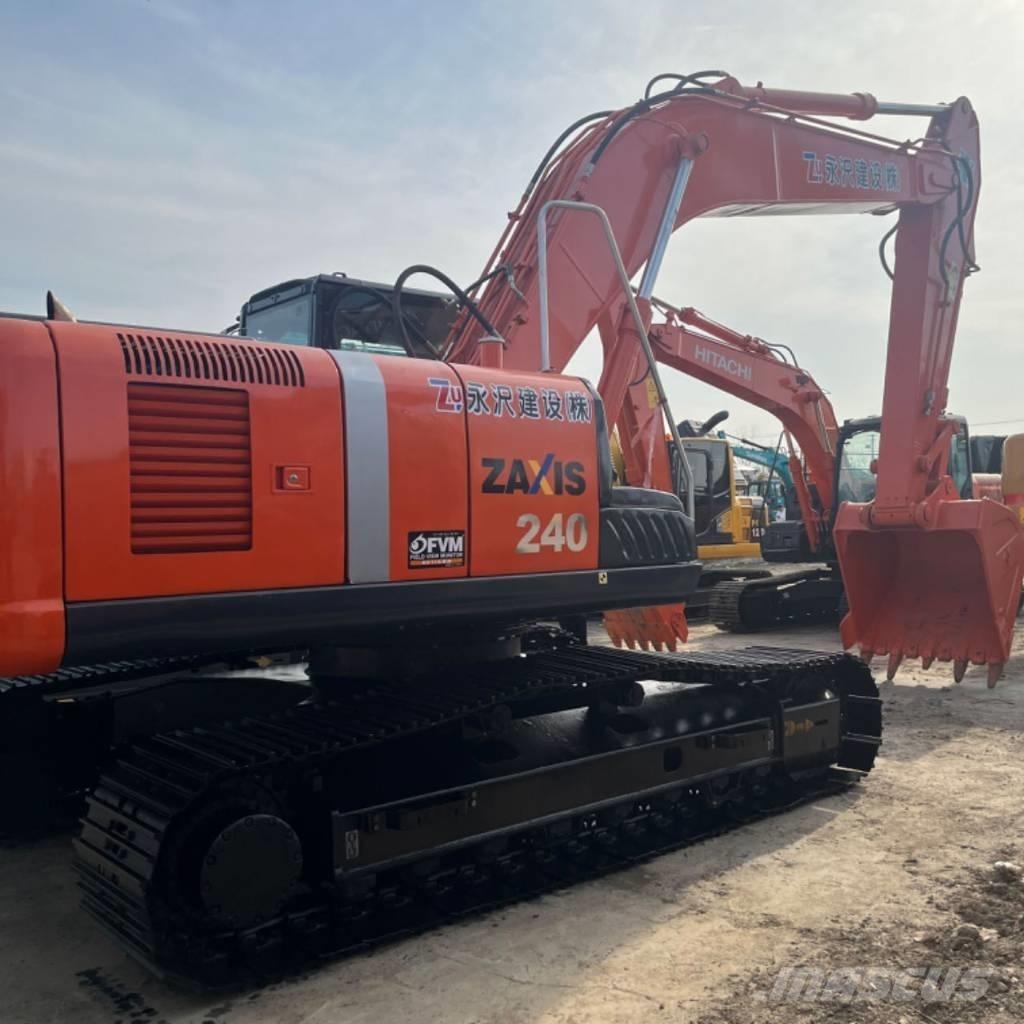 Hitachi ZX 240 Gravemaskiner på larvebånd