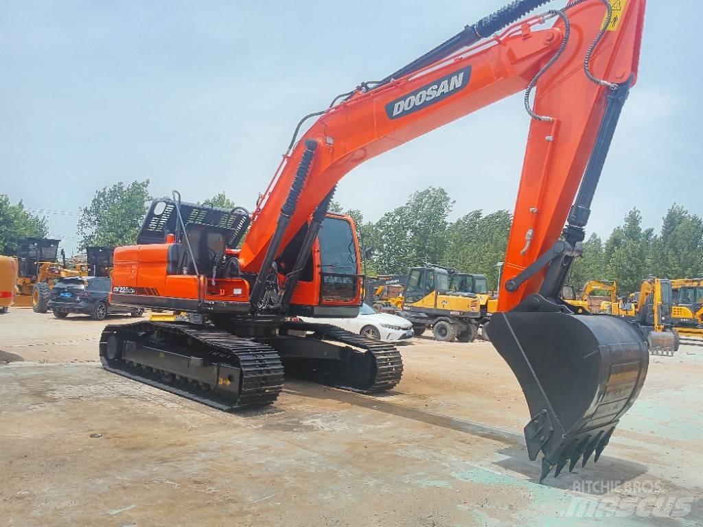 Doosan DX 225 Gravemaskiner på larvebånd