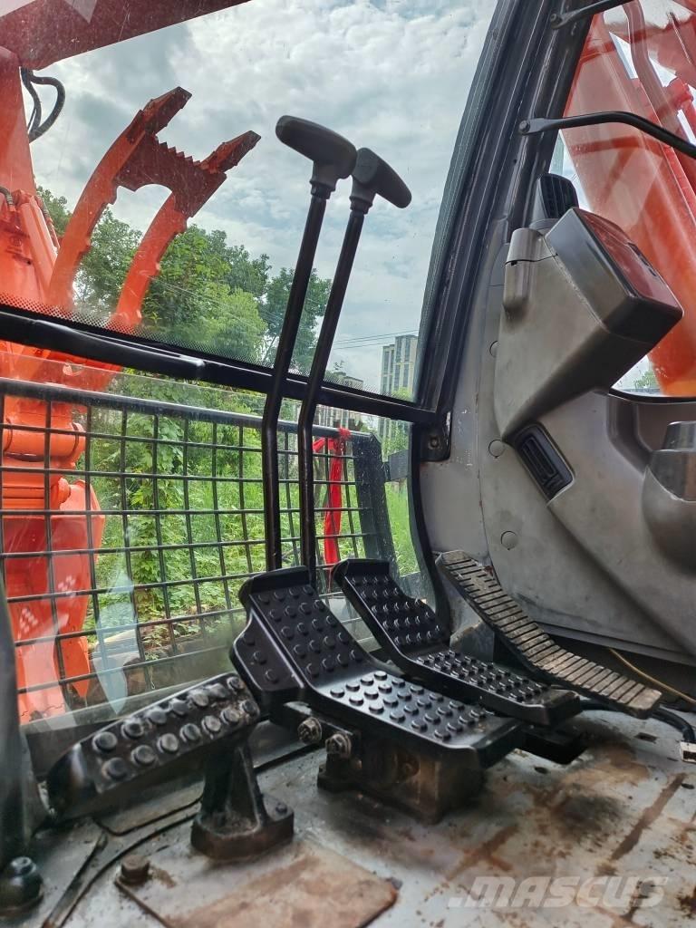 Hitachi EX 200-5 Gravemaskiner på larvebånd