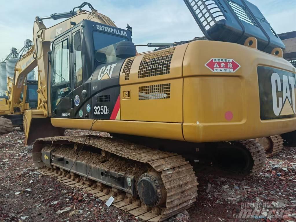 CAT 325 D2 Gravemaskiner på larvebånd