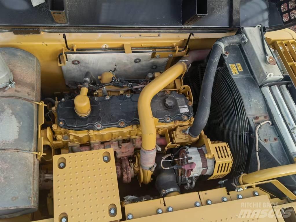 CAT 325 D2 Gravemaskiner på larvebånd