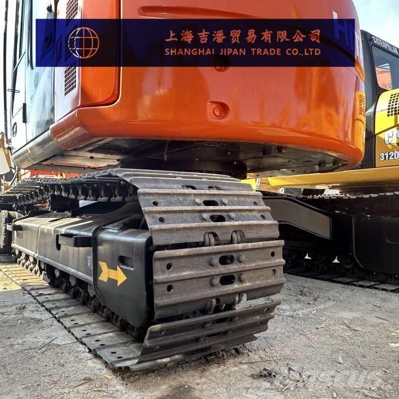 Hitachi ZX 135 Gravemaskiner på larvebånd