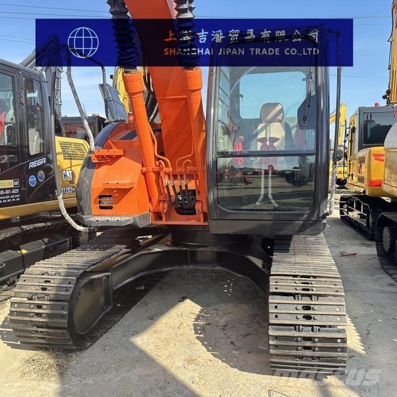 Hitachi ZX 135 Gravemaskiner på larvebånd