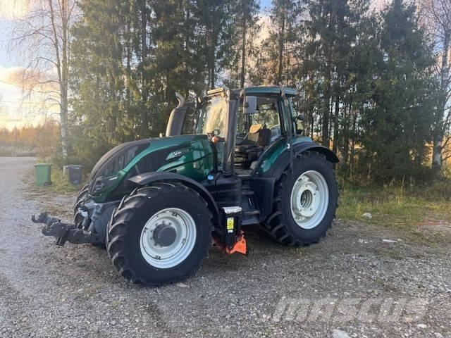 Valtra T194 versu Traktorer