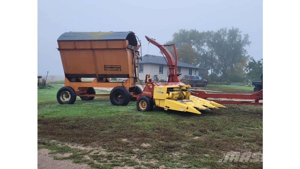 New Holland FP230 Grønthøster