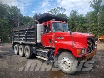 Mack CH613 Lastbiler med tip