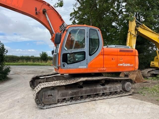 Doosan DX 225 LC Gravemaskiner på larvebånd