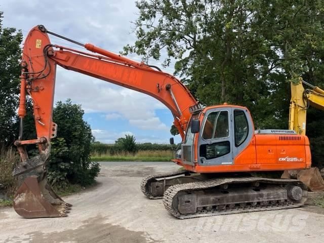Doosan DX 225 LC Gravemaskiner på larvebånd