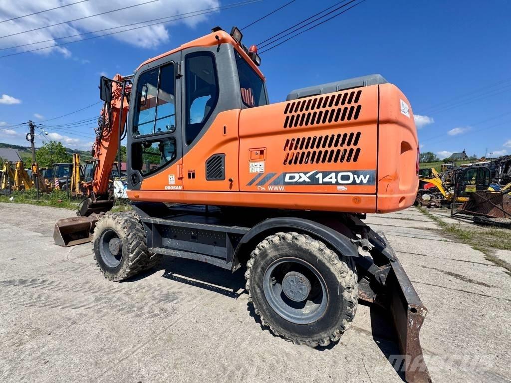 Doosan DX 140 W Gravemaskiner på hjul