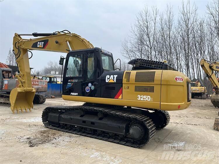 CAT 325D2 Gravemaskiner på larvebånd