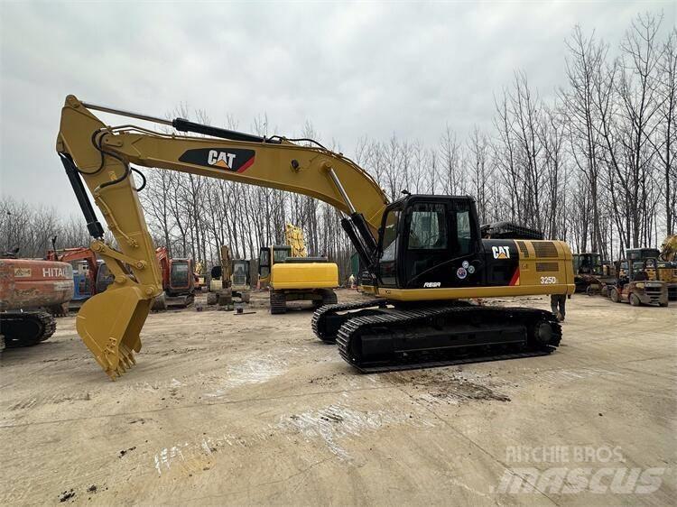 CAT 325D2 Gravemaskiner på larvebånd