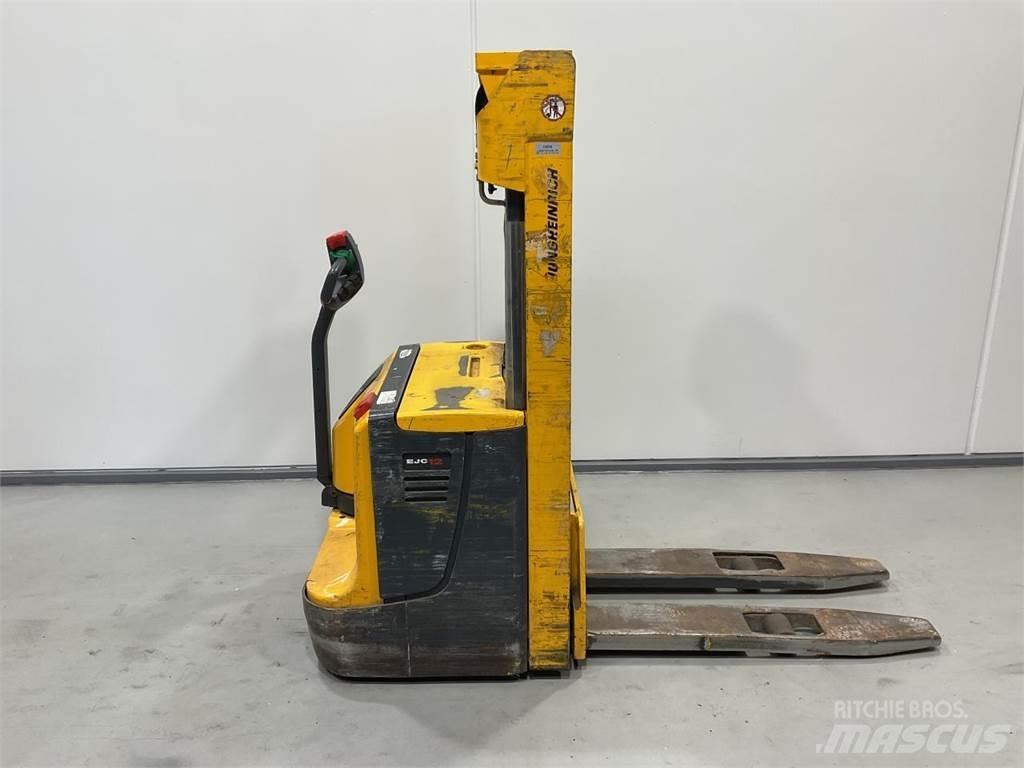 Jungheinrich EJC12 Selvkørende stablere