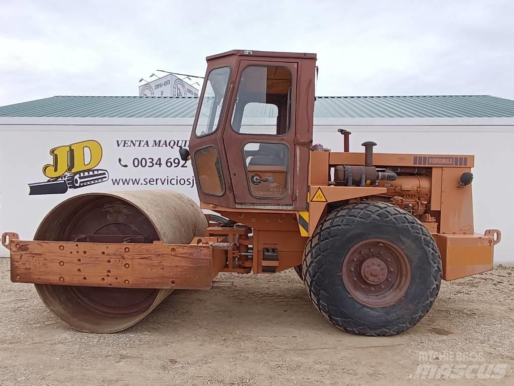CASE W 1102 Jordvibrationstromler