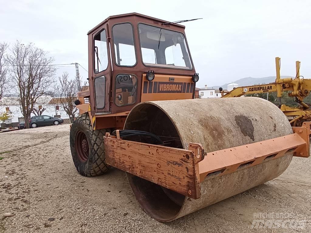 CASE W 1102 Jordvibrationstromler