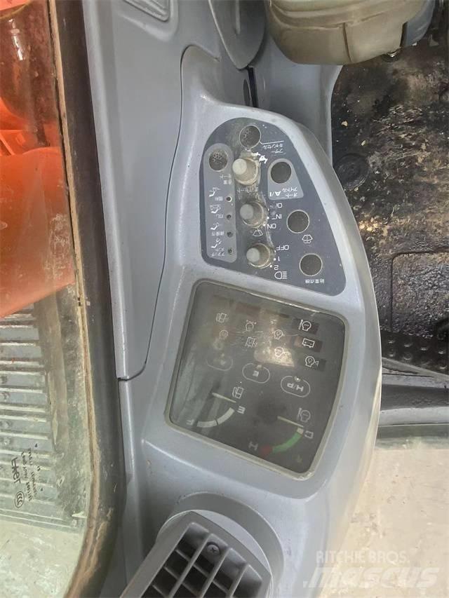 Hitachi EX 120-6 Gravemaskiner på larvebånd