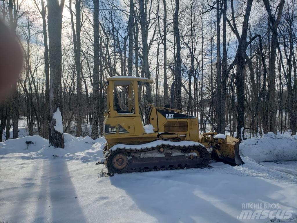 CAT D 4 G Bulldozer på larvebånd