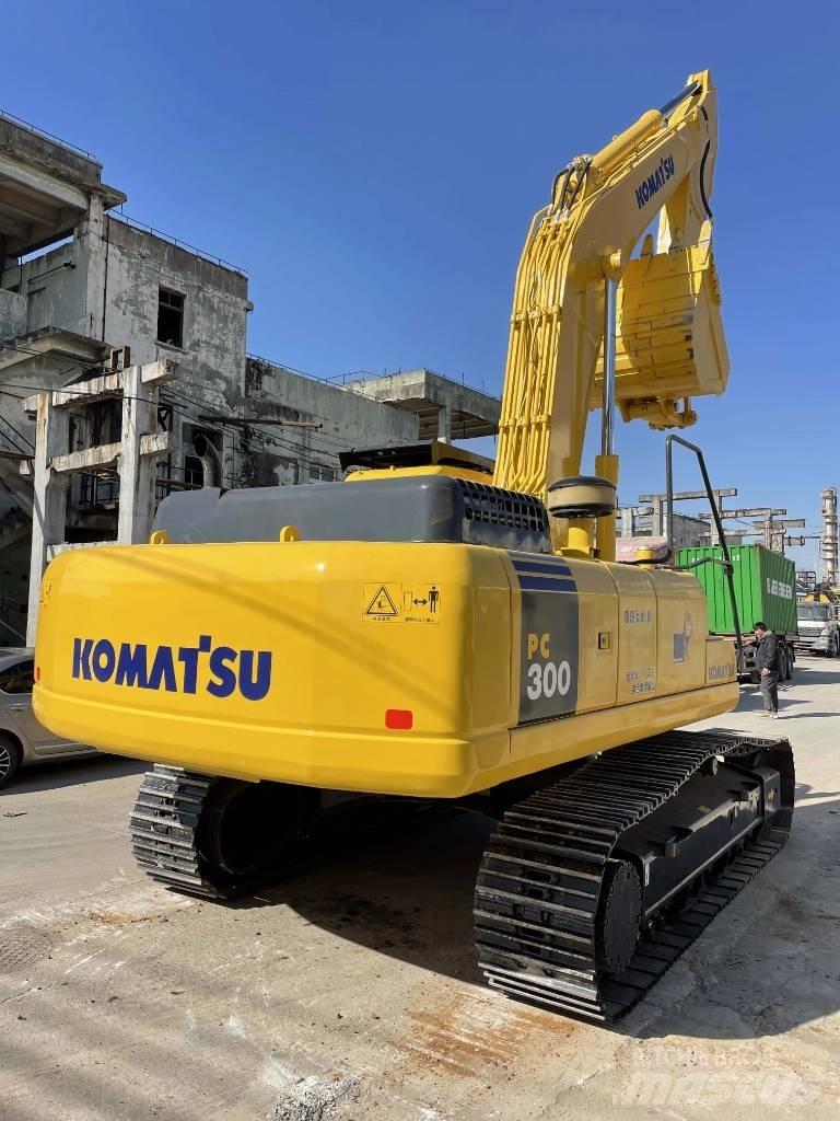 Komatsu PC300-7 Gravemaskiner på larvebånd