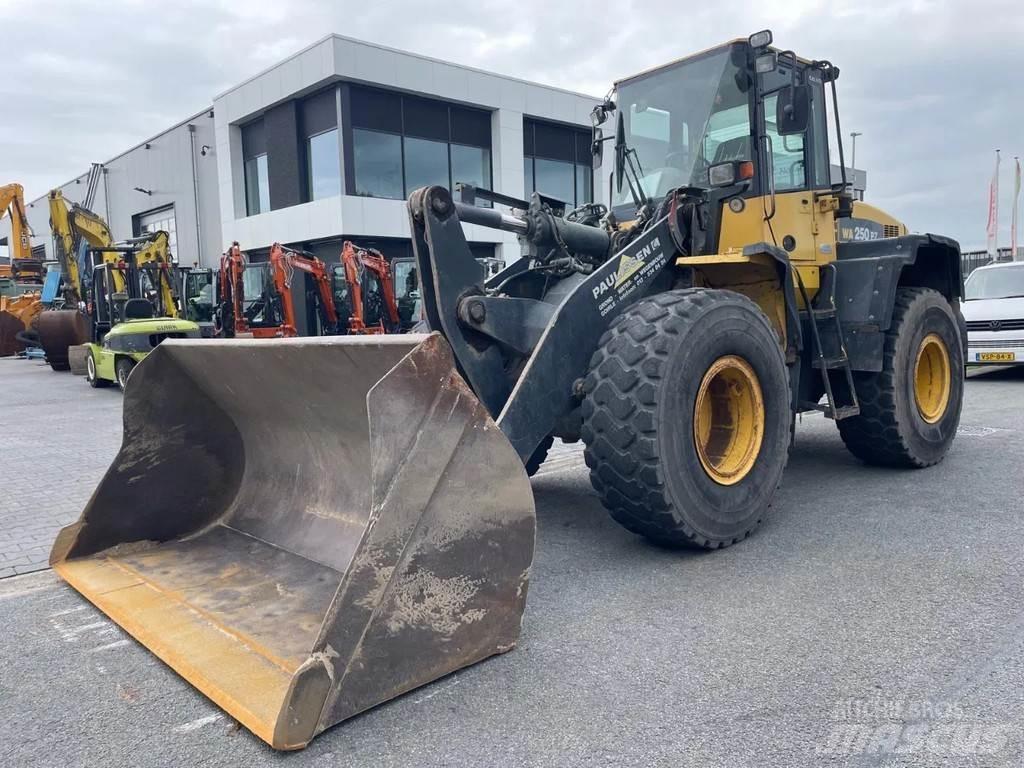 Komatsu WA250 Læssemaskiner på hjul