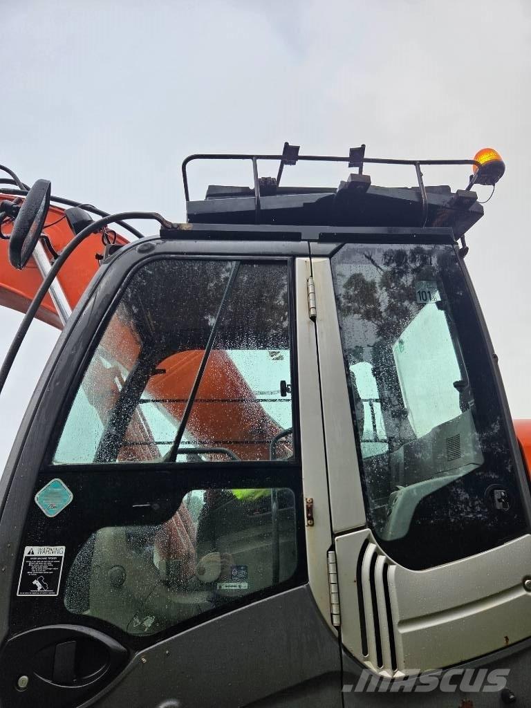 Hitachi ZX 210 LC-3 Gravemaskiner på larvebånd
