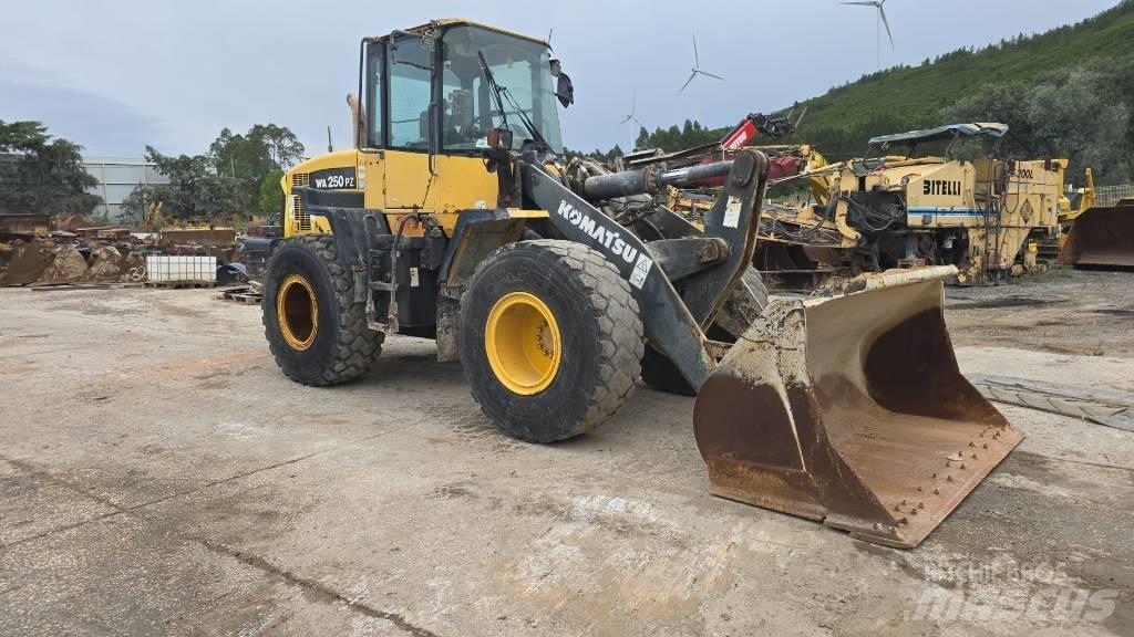 Komatsu WA 250 Læssemaskiner på hjul