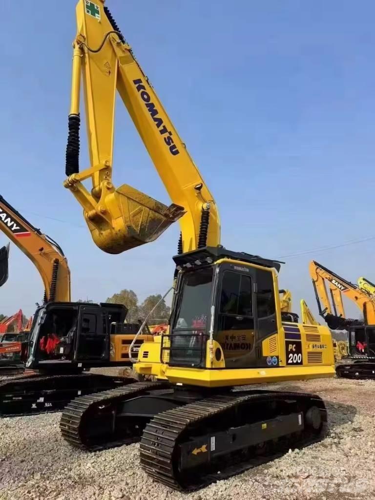 Komatsu PC 200 Gravemaskiner på larvebånd