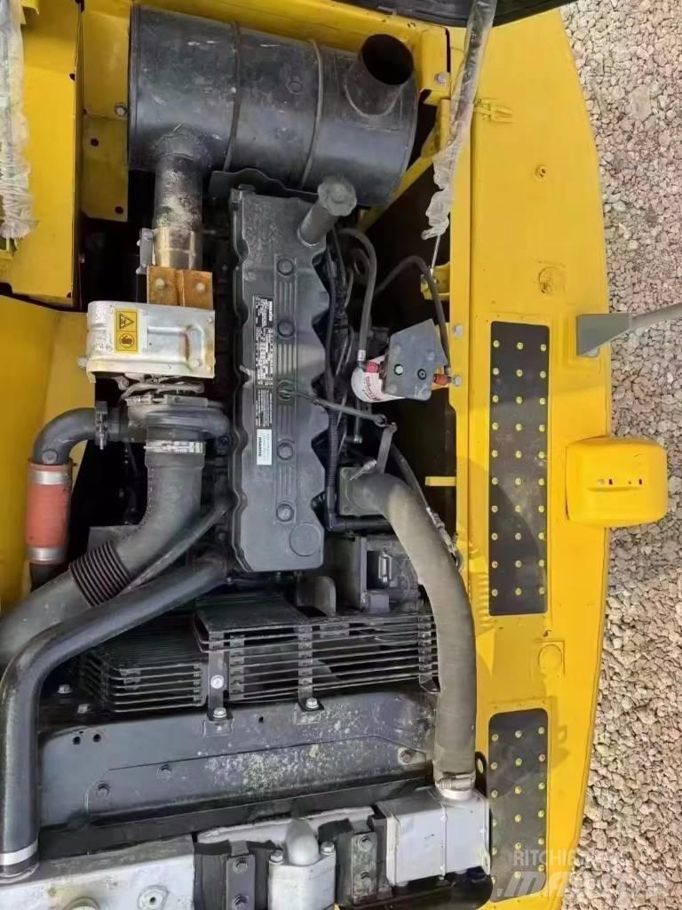 Komatsu PC 200 Gravemaskiner på larvebånd