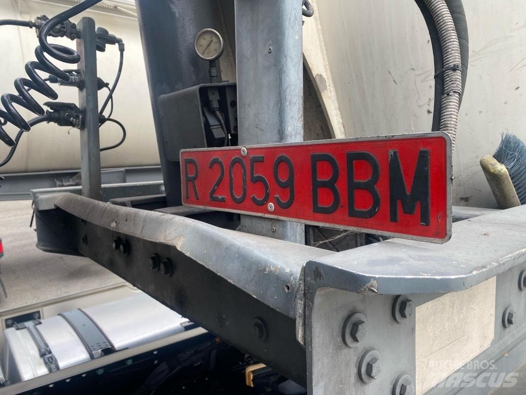 Spitzer SK2452CAL Semi-trailer med Tank