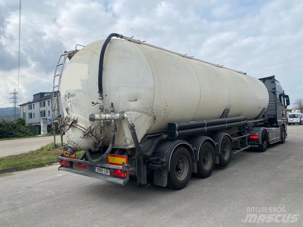 Spitzer SK2452CAL Semi-trailer med Tank