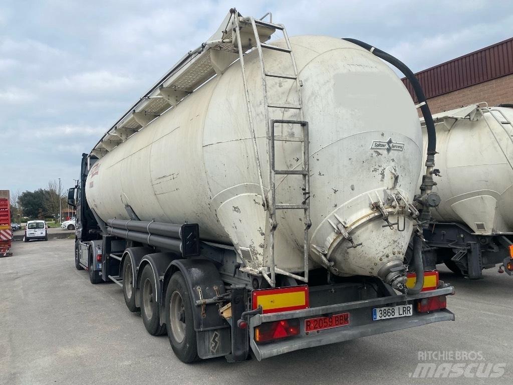 Spitzer SK2452CAL Semi-trailer med Tank