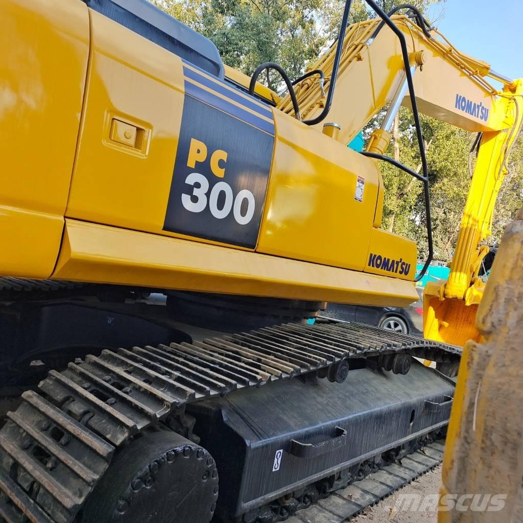 Komatsu PC 300 Gravemaskiner på larvebånd