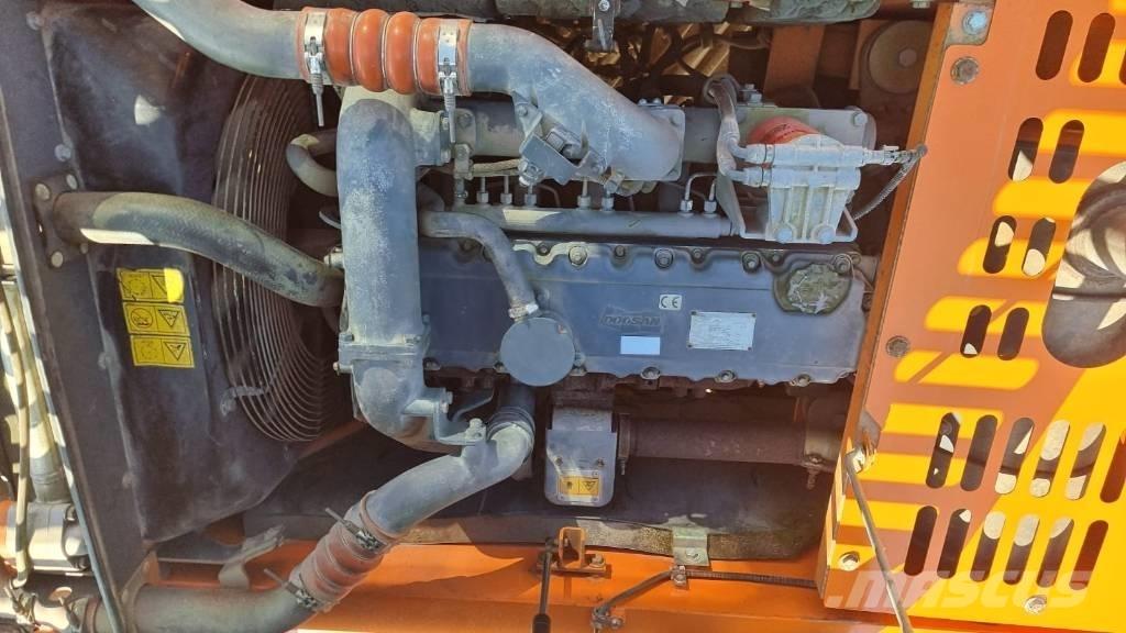 Doosan DX 225 Gravemaskiner på larvebånd