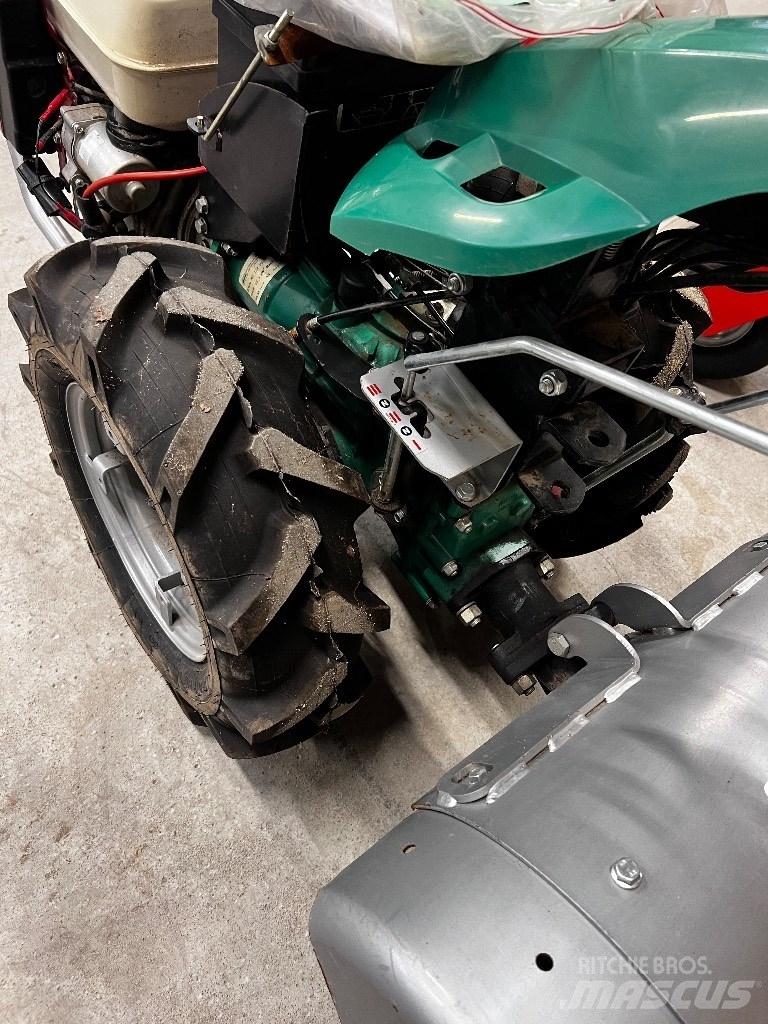 Ferrari 338 Kompakte traktorer