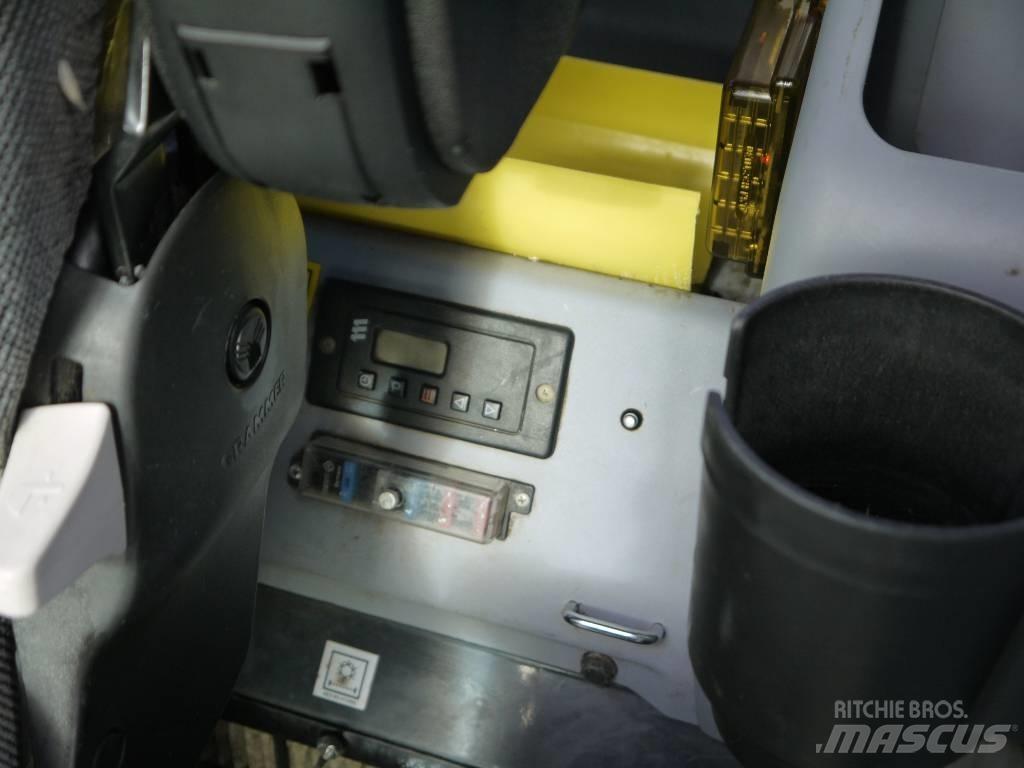 Komatsu PW 160-7E0 Gravemaskiner på hjul